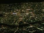 飛行機から見た都内の夜景。どれが東京タワーかわかるかな？(クリックすると拡大)