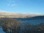 朝の屈斜路湖。早朝は雪が止んで、美しい風景が