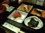 青山で食べた「青山弁当」。どこが青山かはわからなかったが、おいしかった