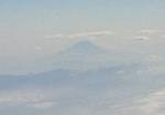 ANA関西発女満別行。日本列島を縦断するので、右手に富士山が見える