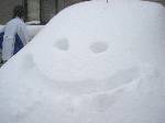 愛車ニュービートルに積もった雪に、長女がらくがき