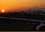 帰りの羽田空港から見えた富士山と夕日