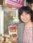 UFOキャッチャー、200円の投資で松茸(食べられません)をゲットしご満悦の由利ママ