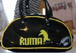 PUMAならぬ、KUMAのミニバッグ。(受け狙いのお土産におすすめ)