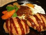 夕飯は市内の洋食屋さん「東京亭」へ。北見で「静内のホエー豚」のミンチかつが食べるなんて!