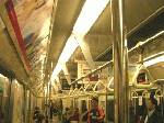 札幌の地下鉄に乗ったら、「網棚」がない! びっくりした