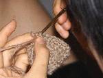 (「時間がある」という点で共同体となった)長女と三女が、一緒に編み物を始めた。さてさて、どんなものができるやら