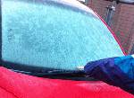 朝、バスケの練習に行く次女を送ろうとしたら、車のフロントガラスは霜でカチカチ。北見はもう冬