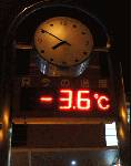 女満別空港、お馴染みの温度計。とうとう本格的な冬がやってきた