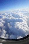 「坂の上の雲」ならぬ「雲の上の坂」@飛行機の窓