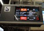 奈良・西大寺駅。同じホーム同じ番線から、京都へも三宮(神戸)へも行けるってスゴイ気がする(4分違いだし)